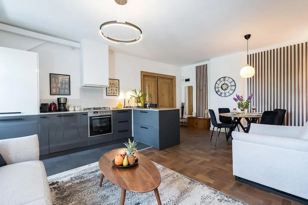 Stunning 2Br Apartment - Ateneu - City Center Bucharest Romania