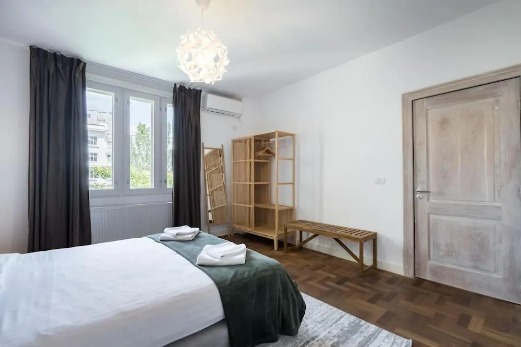 Stunning 2Br Apartment - Ateneu - City Center Bucureşti 0*,  România